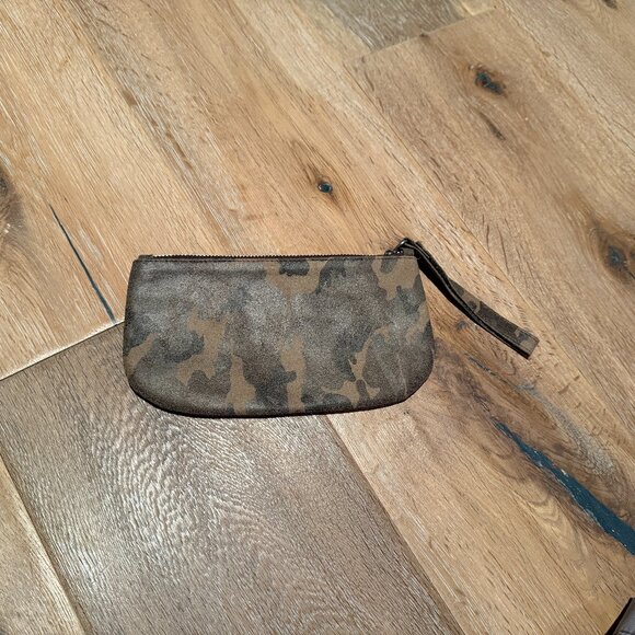 CoFi Leather Ellie Wristlet in Camouflage NWOT - Picture 1 of 7